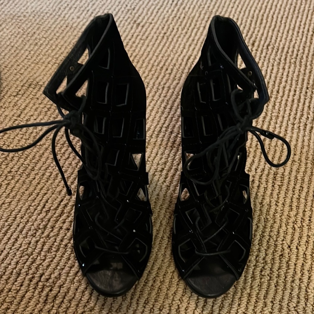 Joie size 7 1/2 suede cut out heeled bootie. In great condition